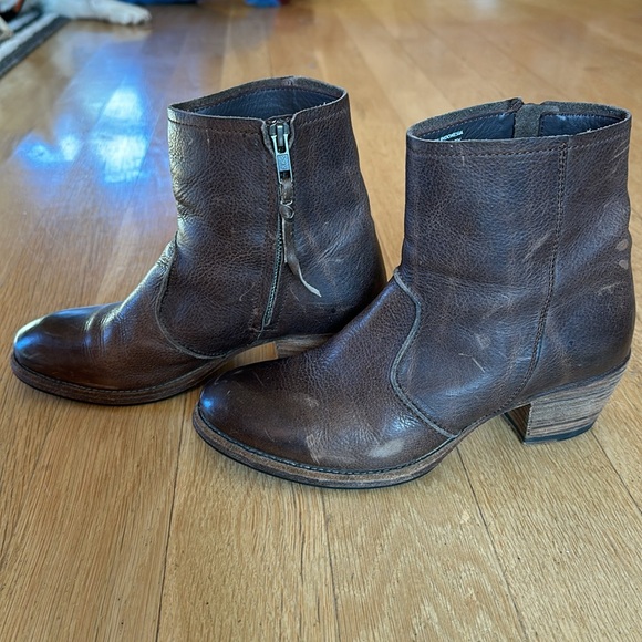 EUC distressed leather ankle boots - Picture 8 of 8